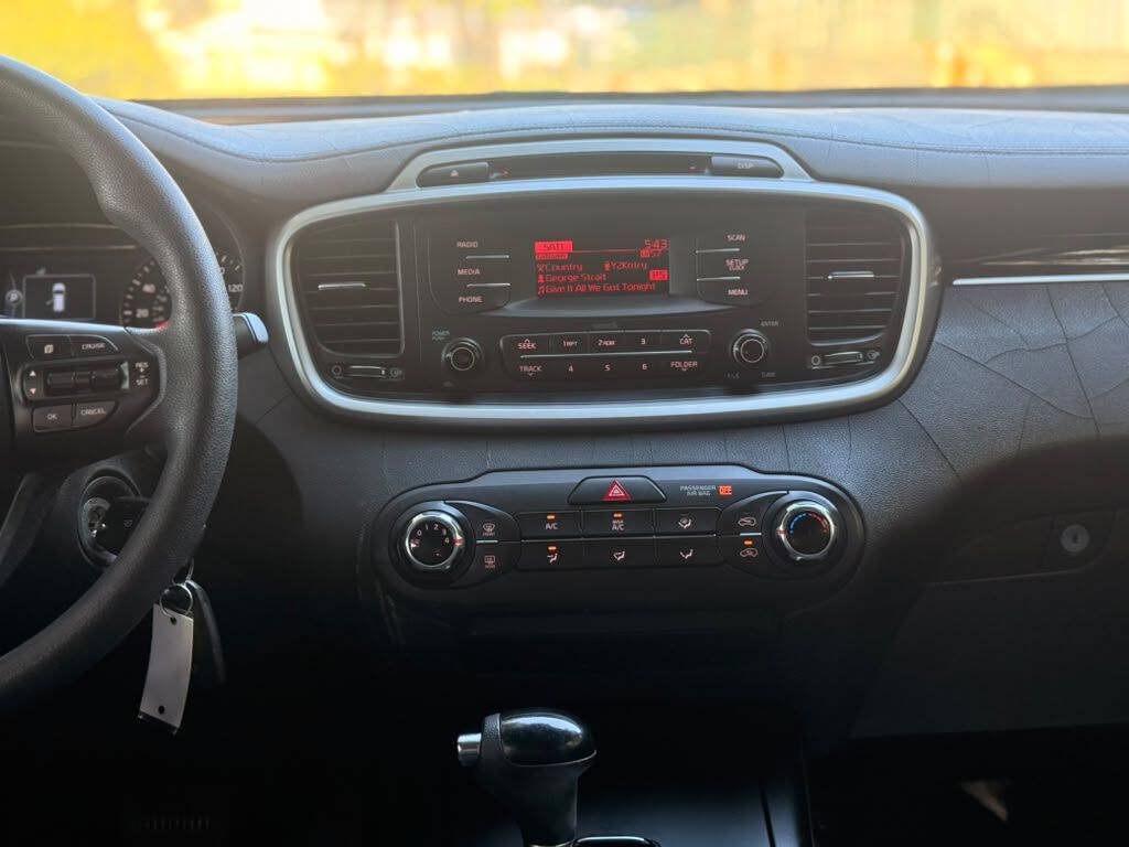 Used 2016 Kia Sorento L FWD image 14