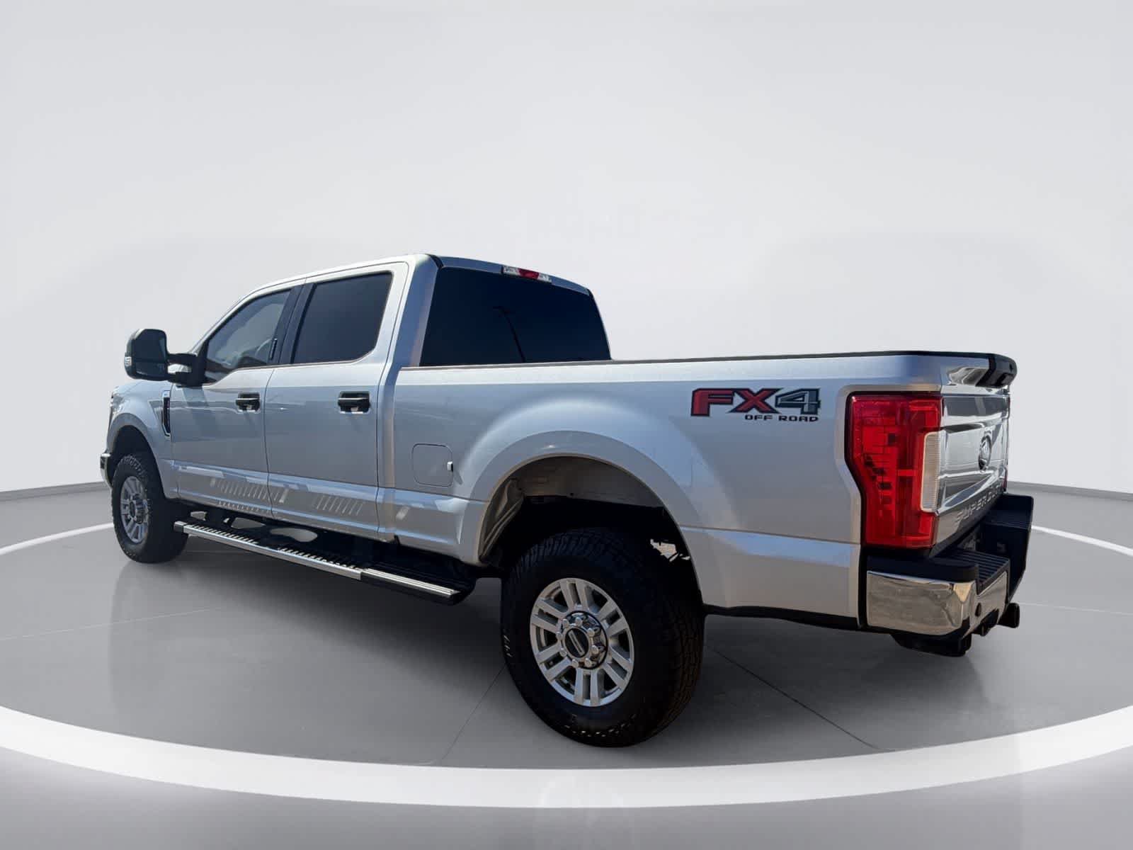 Used 2018 Ford F250 XLT w/ XLT Value Package AWD/4WD image 3