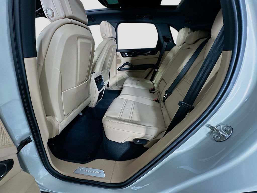 Certified 2023 Porsche Cayenne AWD/4WD image 24