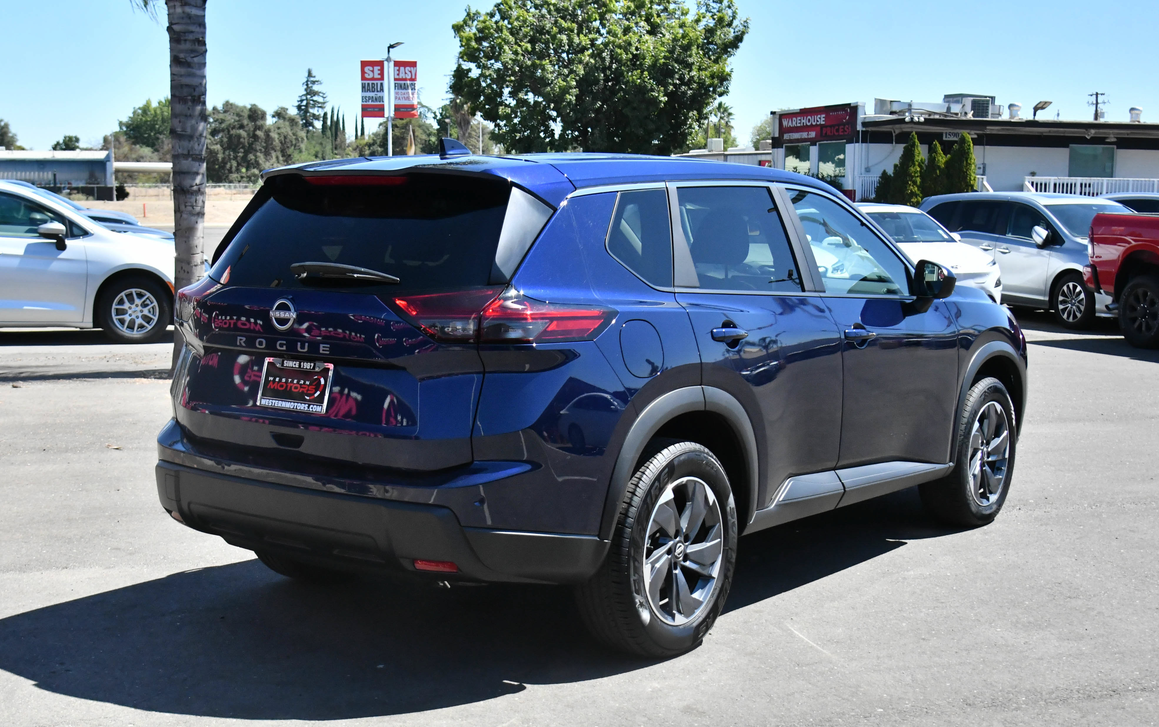 Used 2025 Nissan Rogue SV FWD image 8