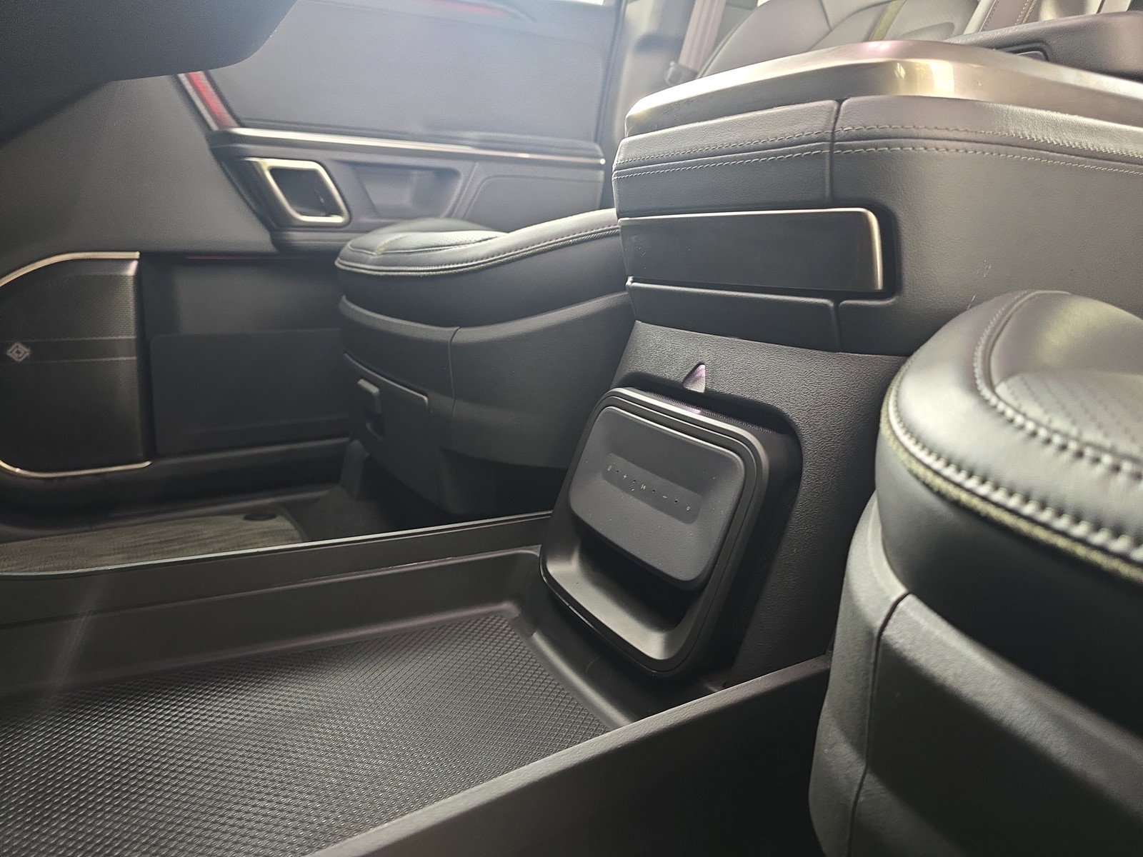 Used 2023 Rivian R1T Adventure image 31