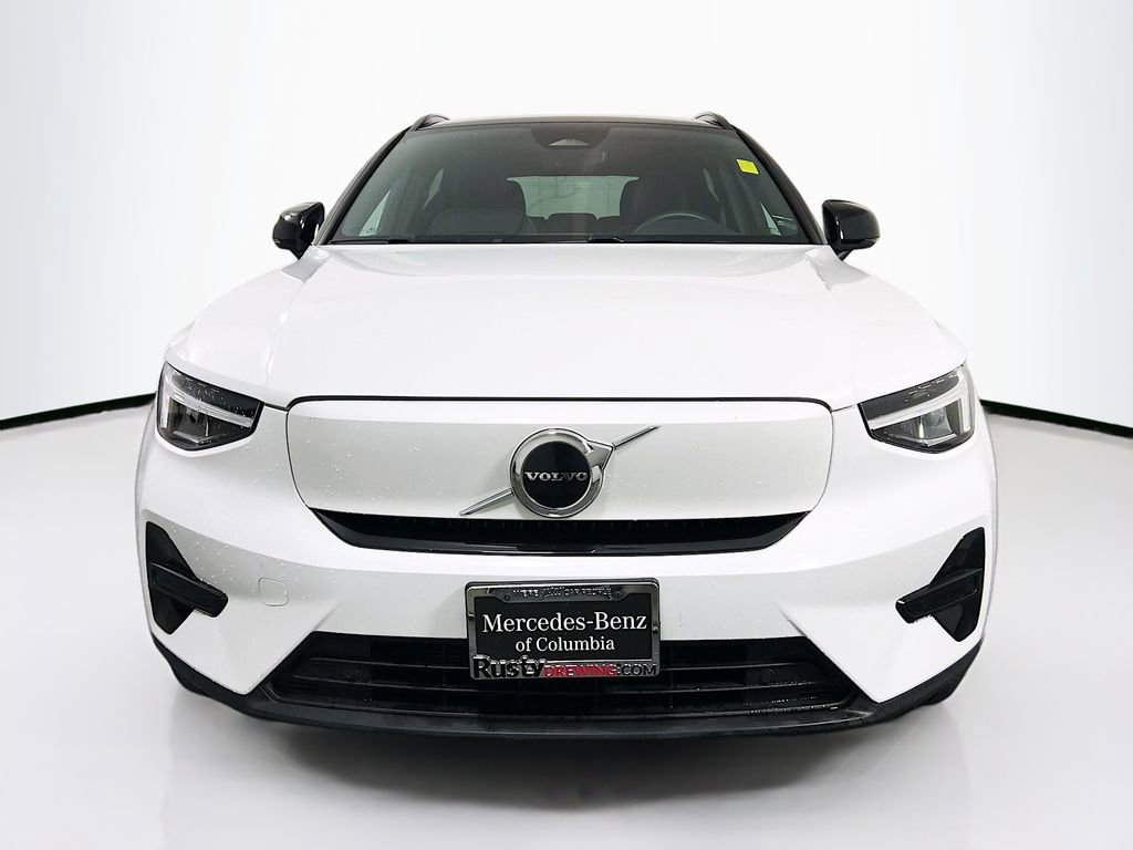 Used 2023 Volvo XC40 Recharge Core image 2