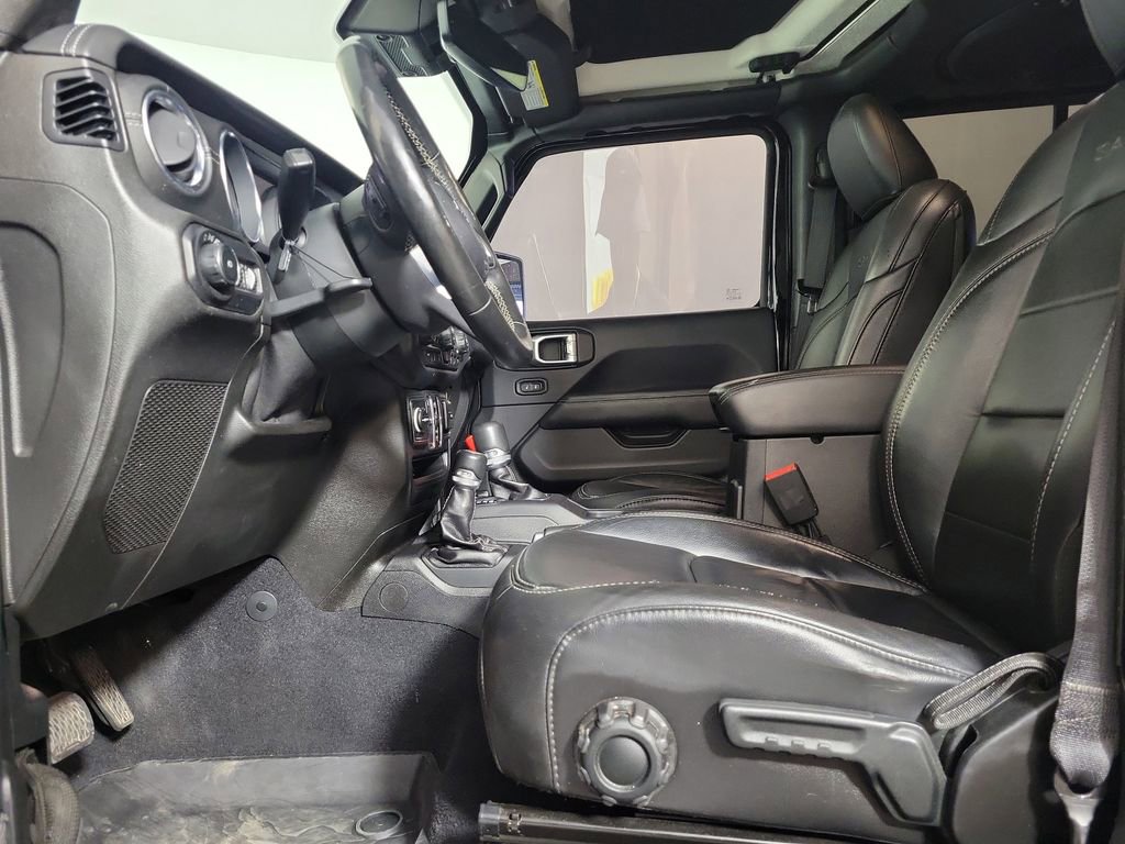 Used 2019 Jeep Wrangler Unlimited Sahara AWD/4WD image 12