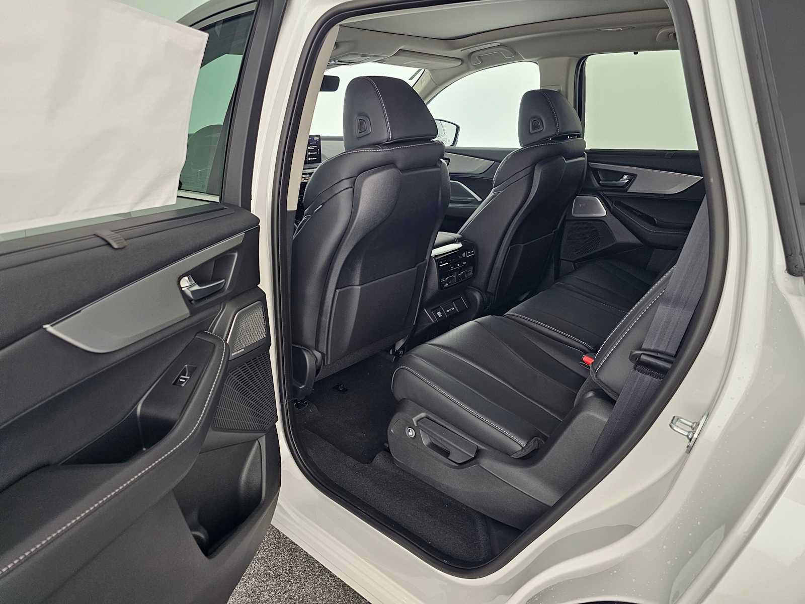 New 2026 Acura MDX w/ Technology Package FWD image 16