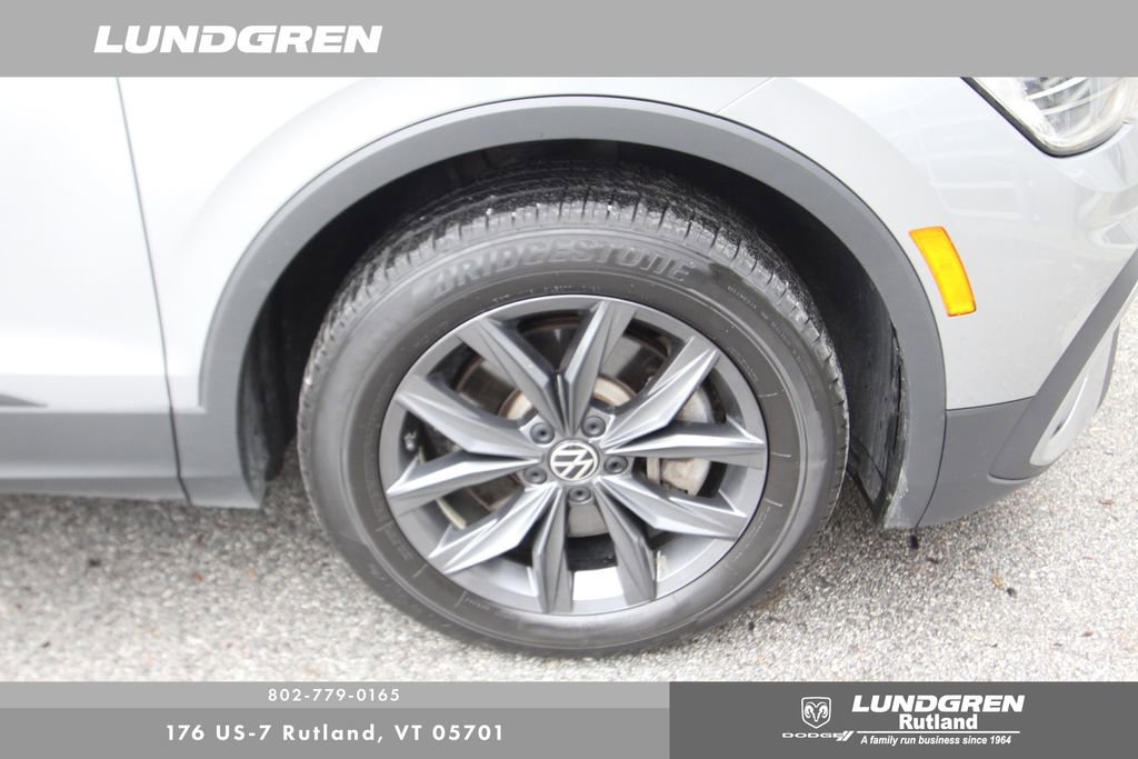 Used 2023 Volkswagen Tiguan SE w/ Panoramic Sunroof Package AWD/4WD image 12