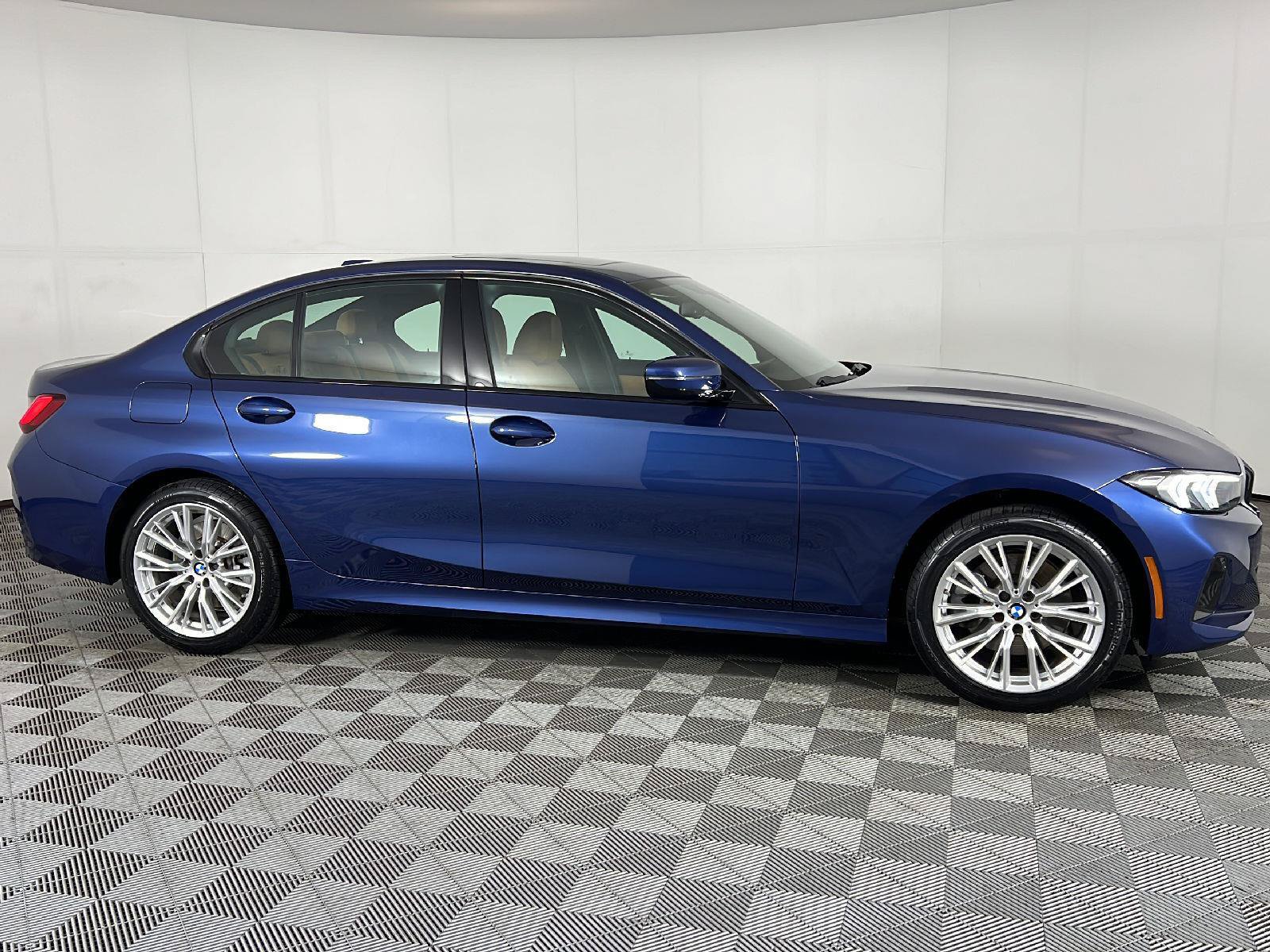 Used 2023 BMW 330i xDrive Sedan w/ Premium Package AWD/4WD image 3