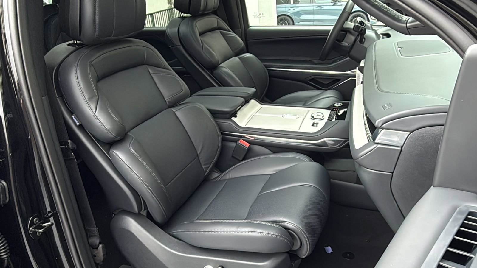 New 2025 Lincoln Navigator L Reserve w/ Jet Appearance Package image 9
