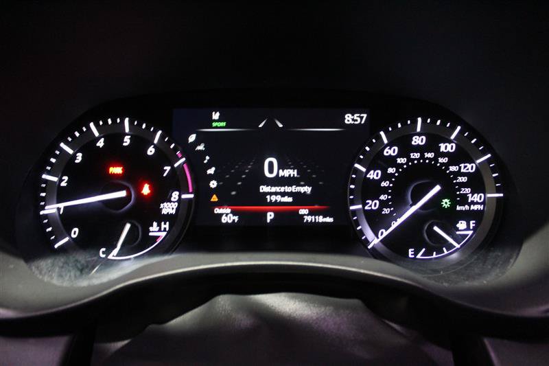 Used 2021 Toyota Highlander XLE AWD/4WD image 18