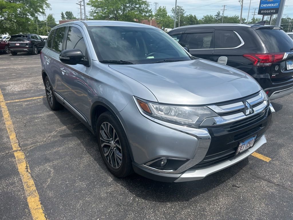 Used 2016 Mitsubishi Outlander SE FWD image 2