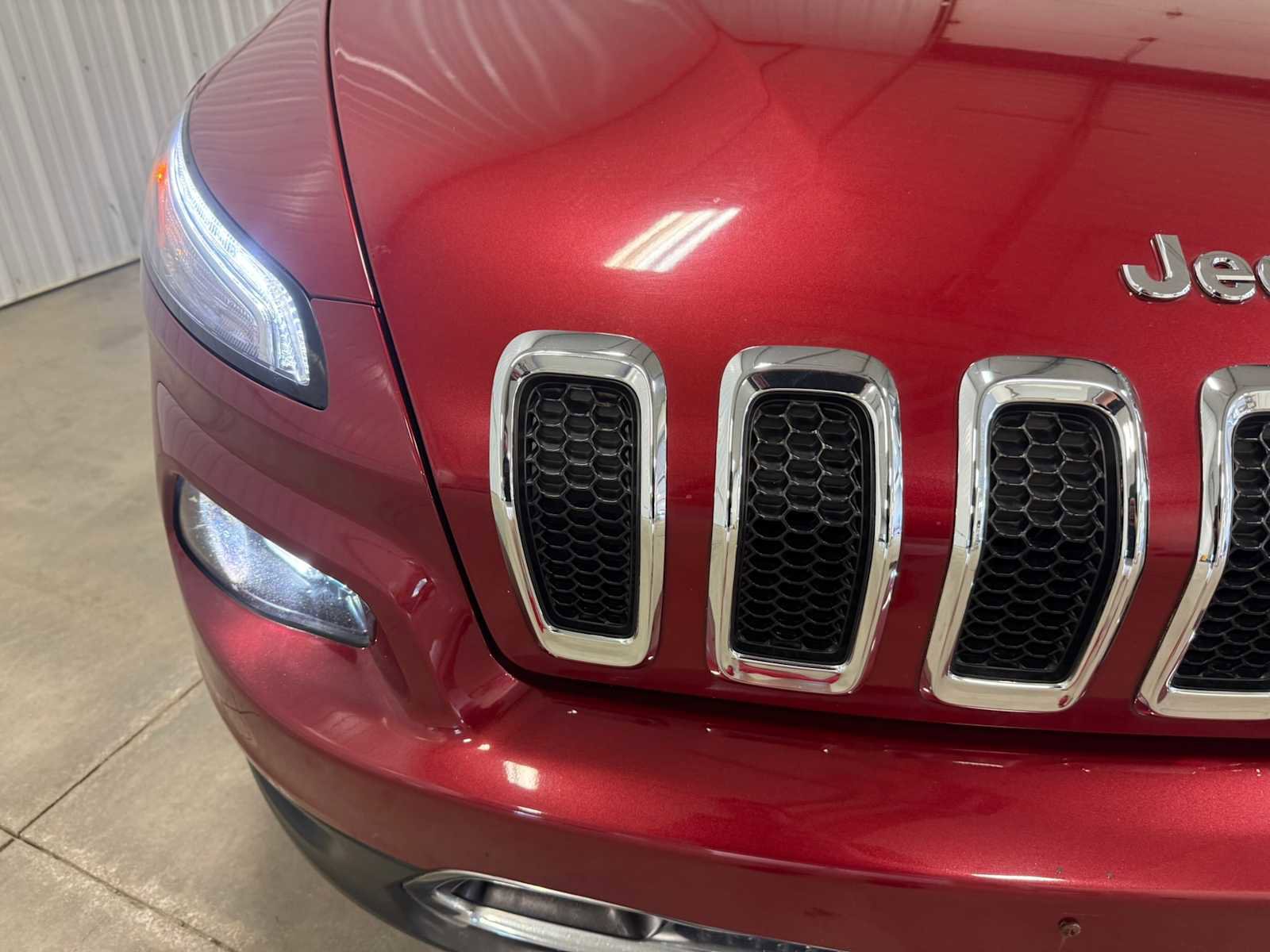 Used 2017 Jeep Cherokee Limited AWD/4WD image 4