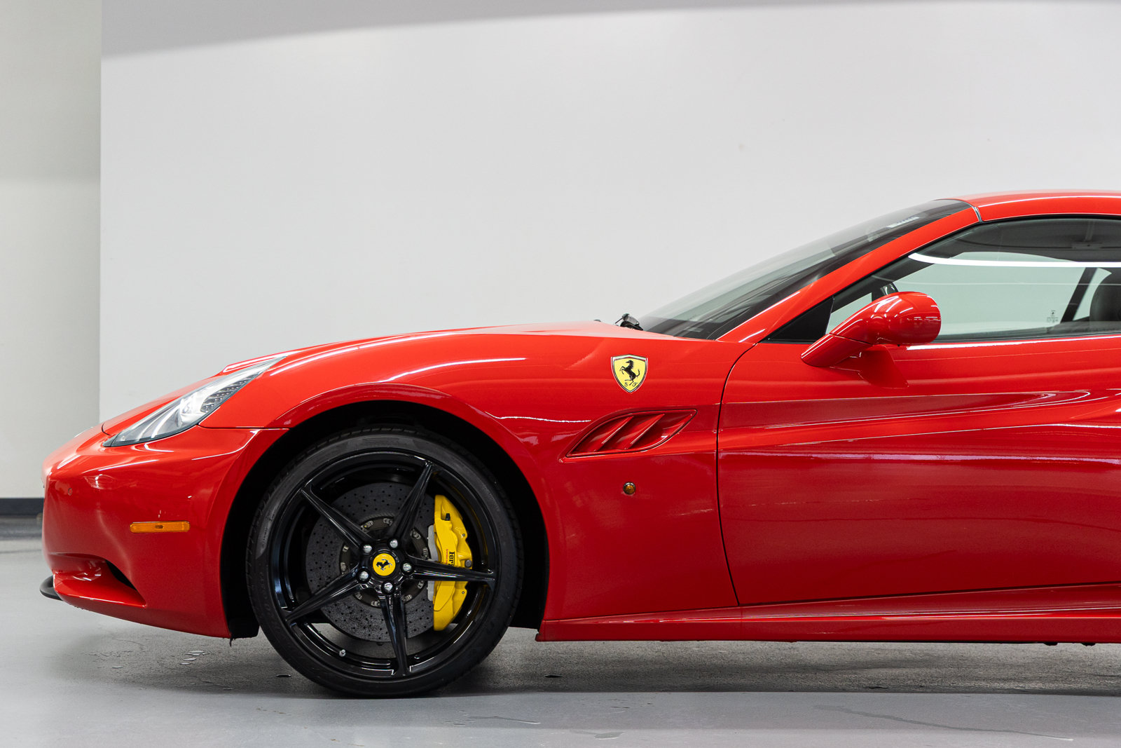 Used 2011 Ferrari California RWD image 26