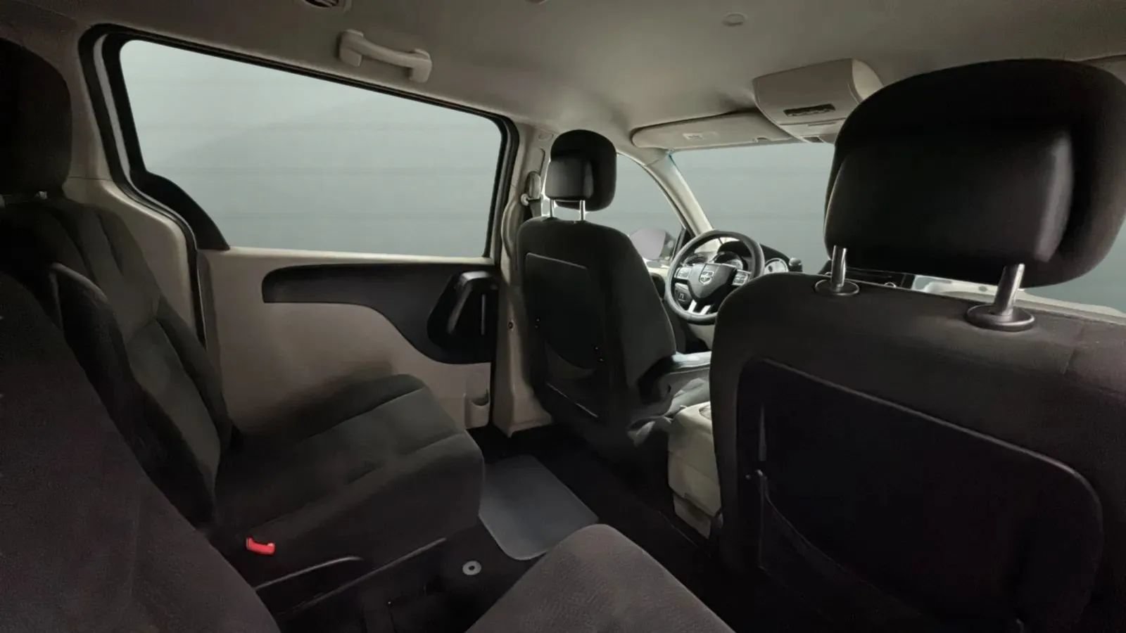 Used 2015 Dodge Grand Caravan SXT FWD image 23