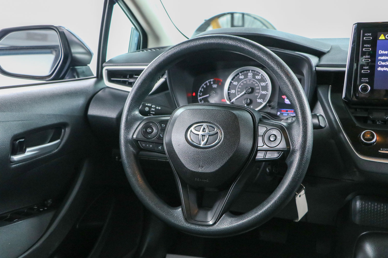 Used 2020 Toyota Corolla LE FWD image 12