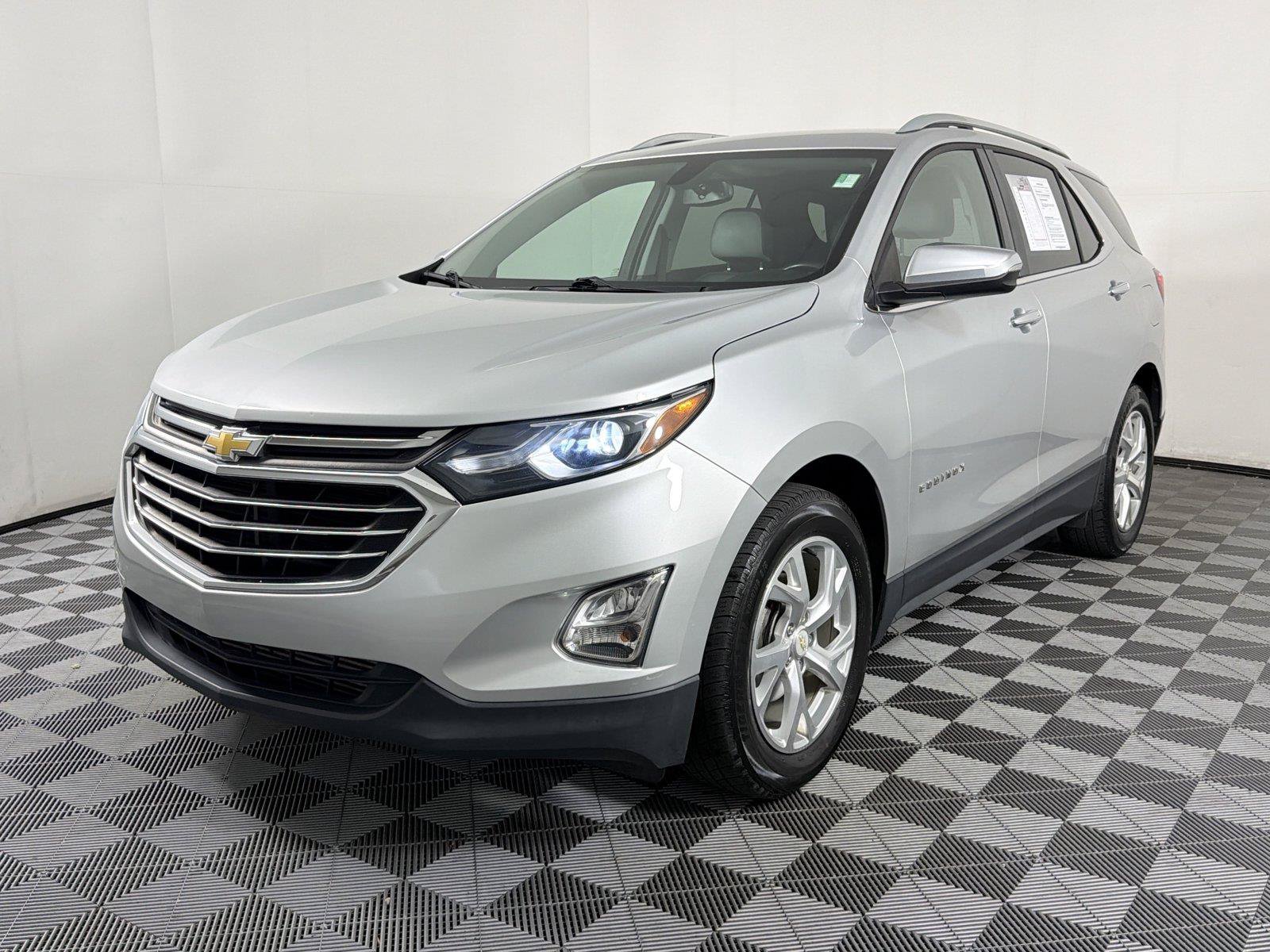 Used 2018 Chevrolet Equinox Premier FWD image 3
