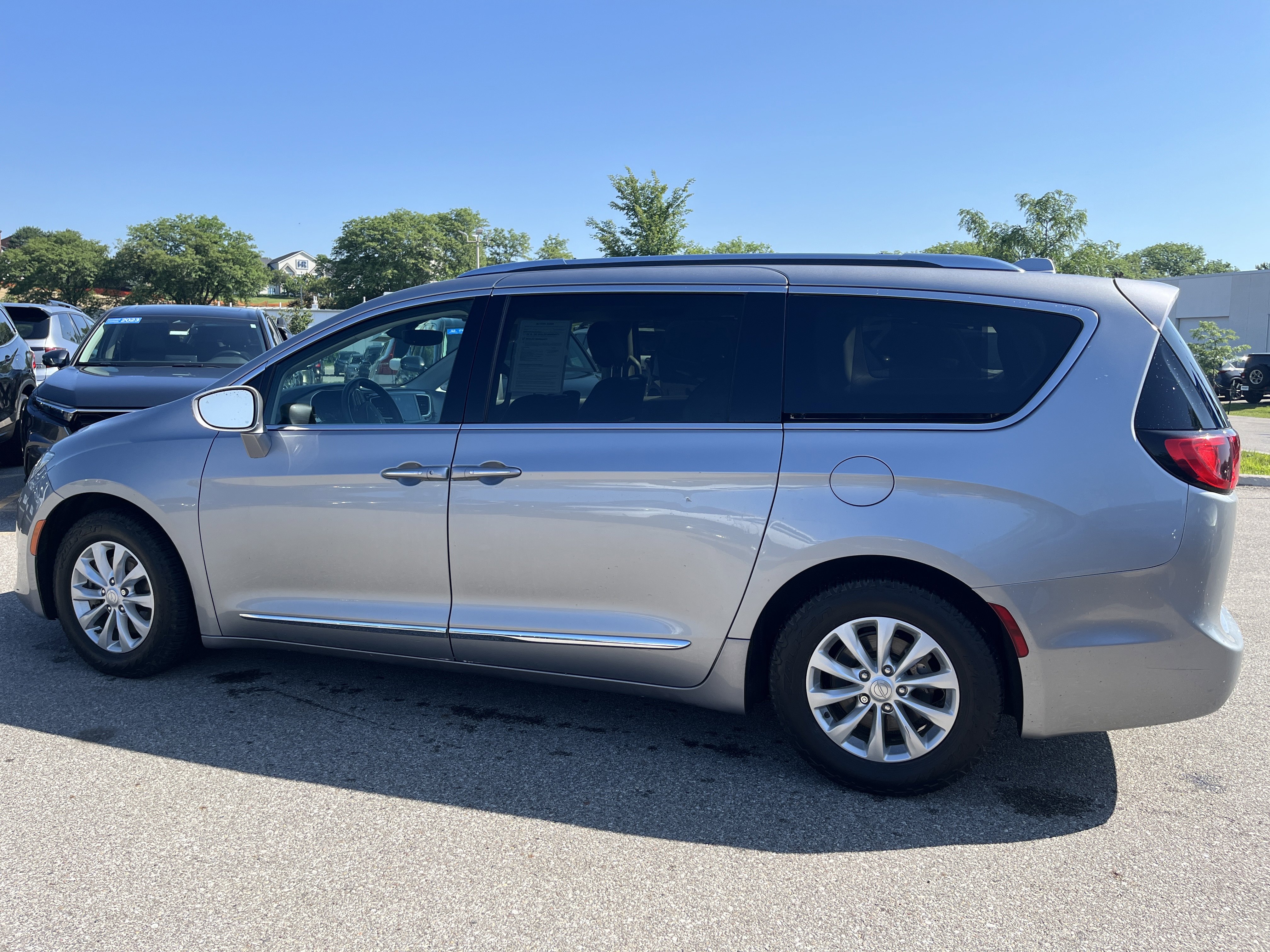 Used 2018 Chrysler Pacifica Touring-L Plus FWD image 8