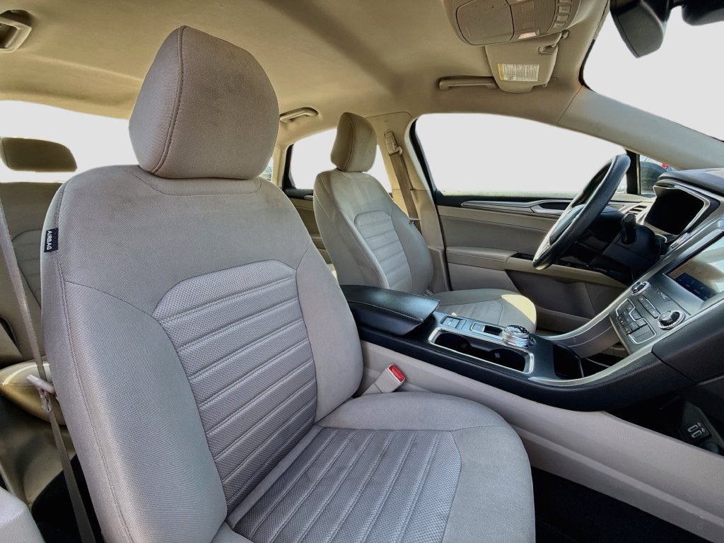 Used 2020 Ford Fusion SE FWD image 35