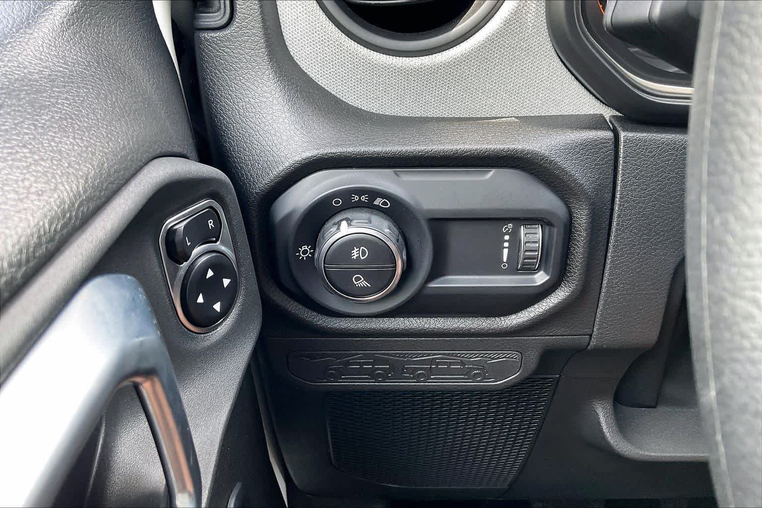 Used 2024 Jeep Gladiator Sport AWD/4WD image 32