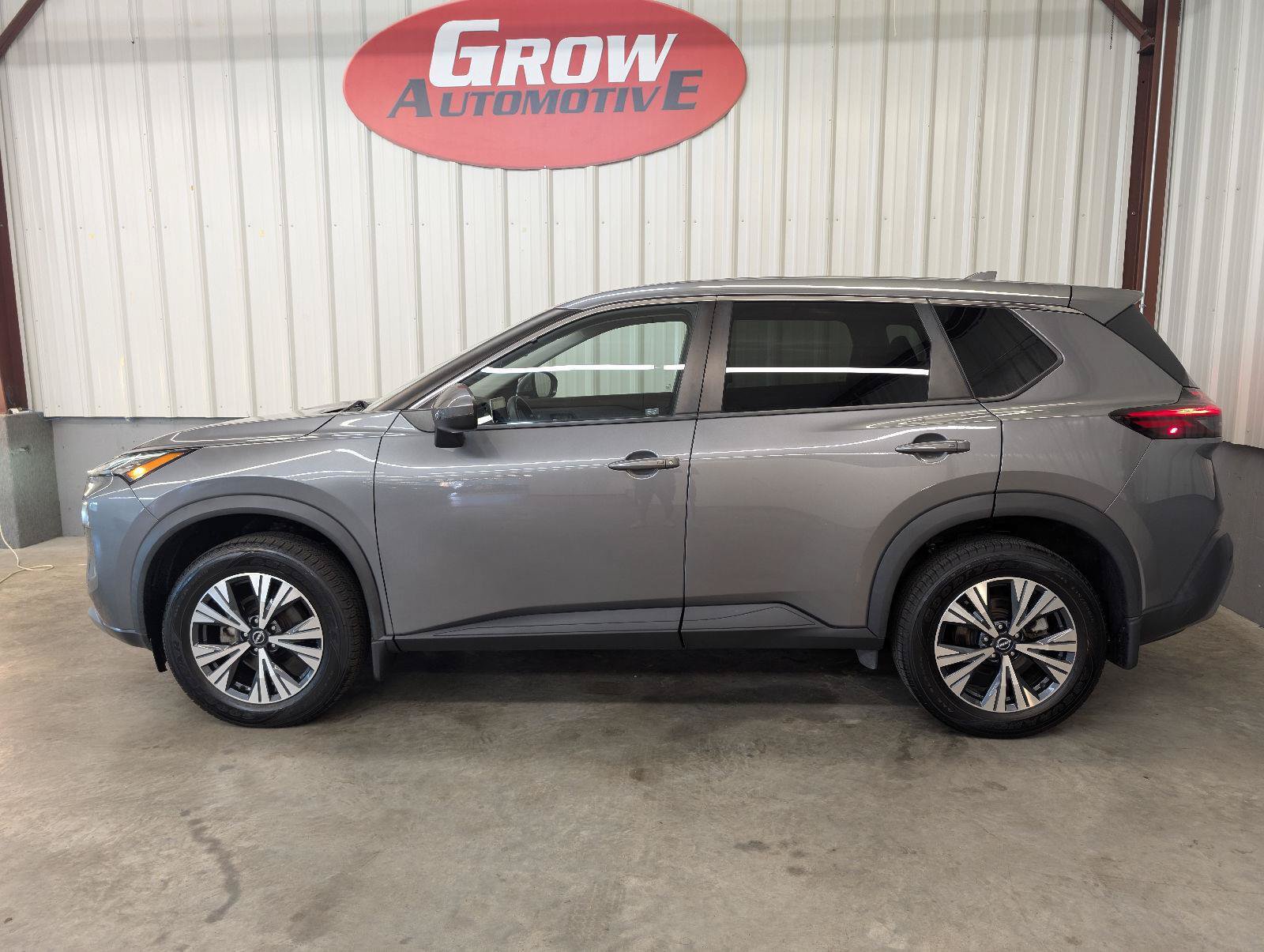 Used 2022 Nissan Rogue SV AWD/4WD image 16
