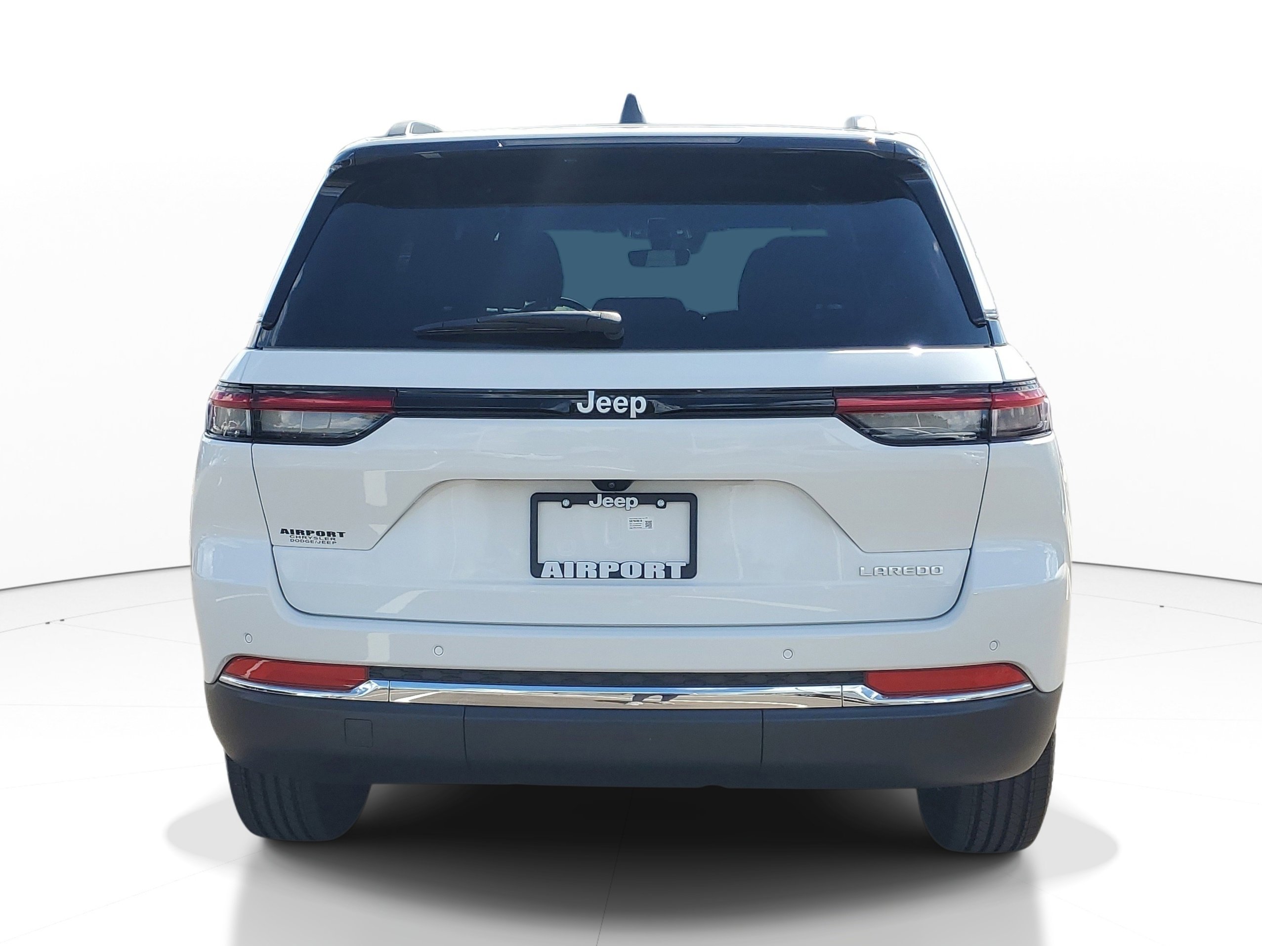 Used 2025 Jeep Grand Cherokee Laredo w/ Luxury Tech Group I RWD image 6