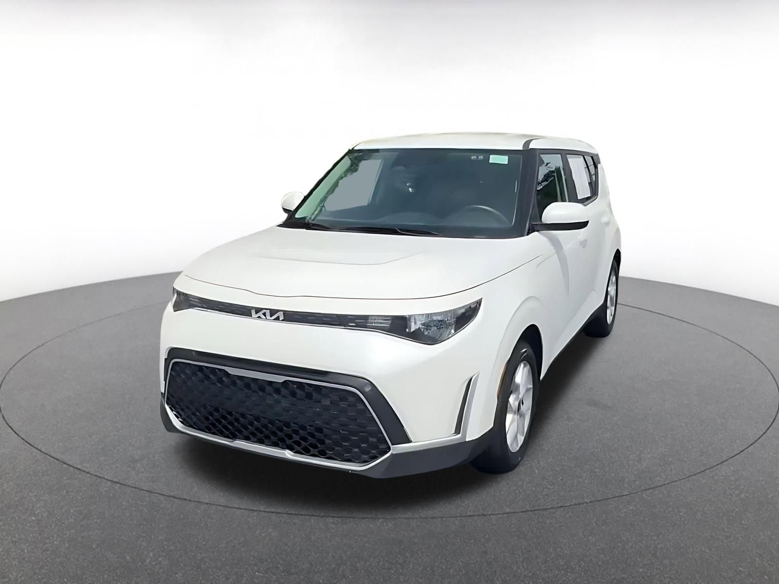 Used 2025 Kia Soul LX w/ LX Technology Package FWD image 7