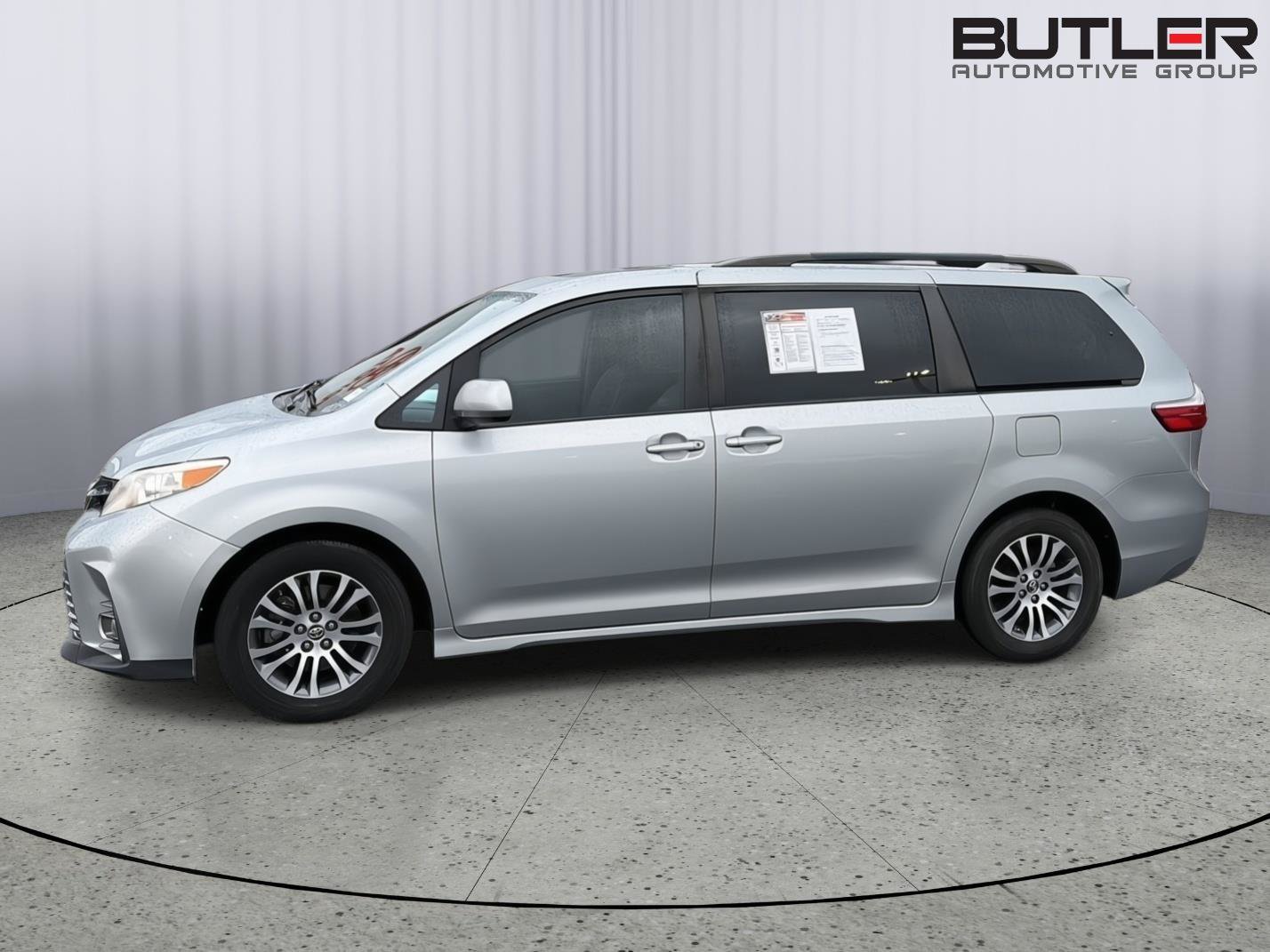 Used 2019 Toyota Sienna XLE Premium FWD image 3