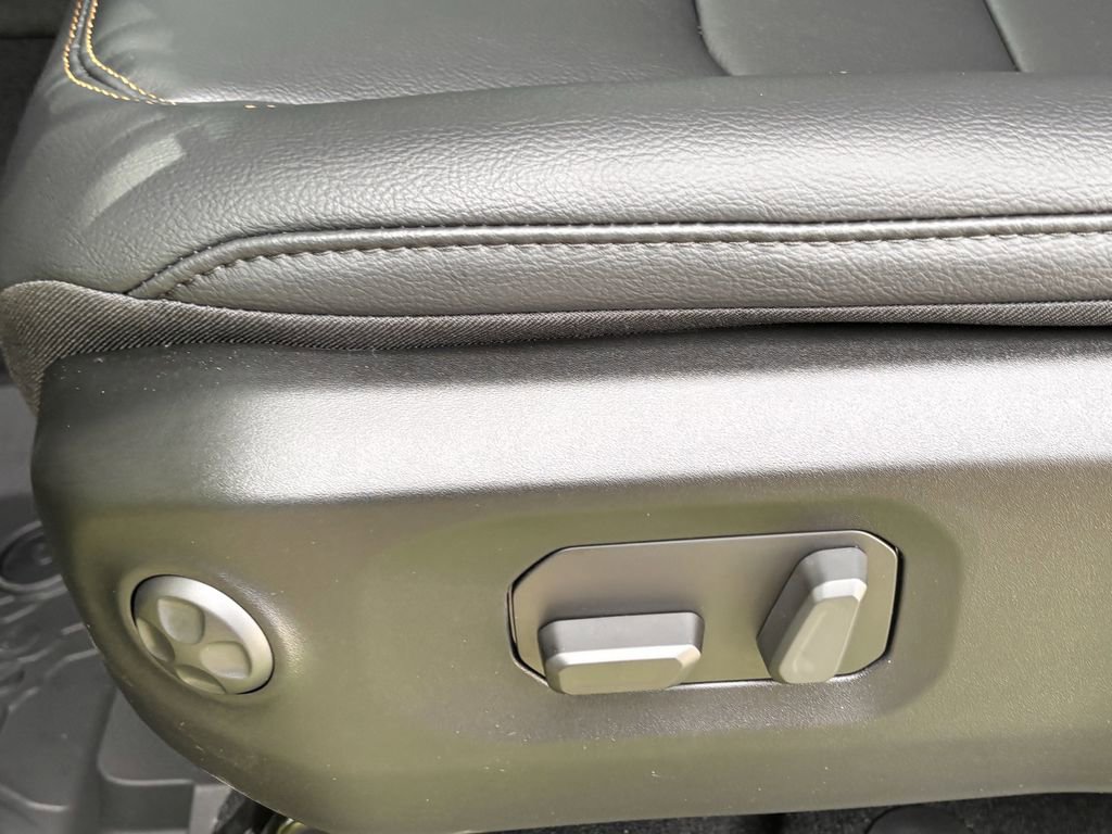 New 2025 Jeep Gladiator Sport image 19