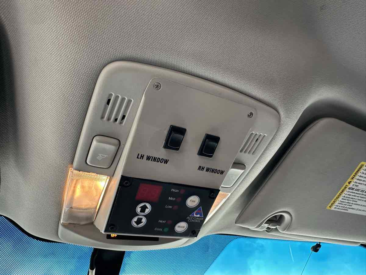 Used 2011 Cadillac DTS Limousine image 25