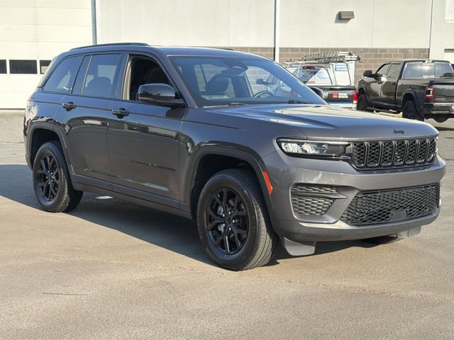 Used 2024 Jeep Grand Cherokee Altitude AWD/4WD image 14
