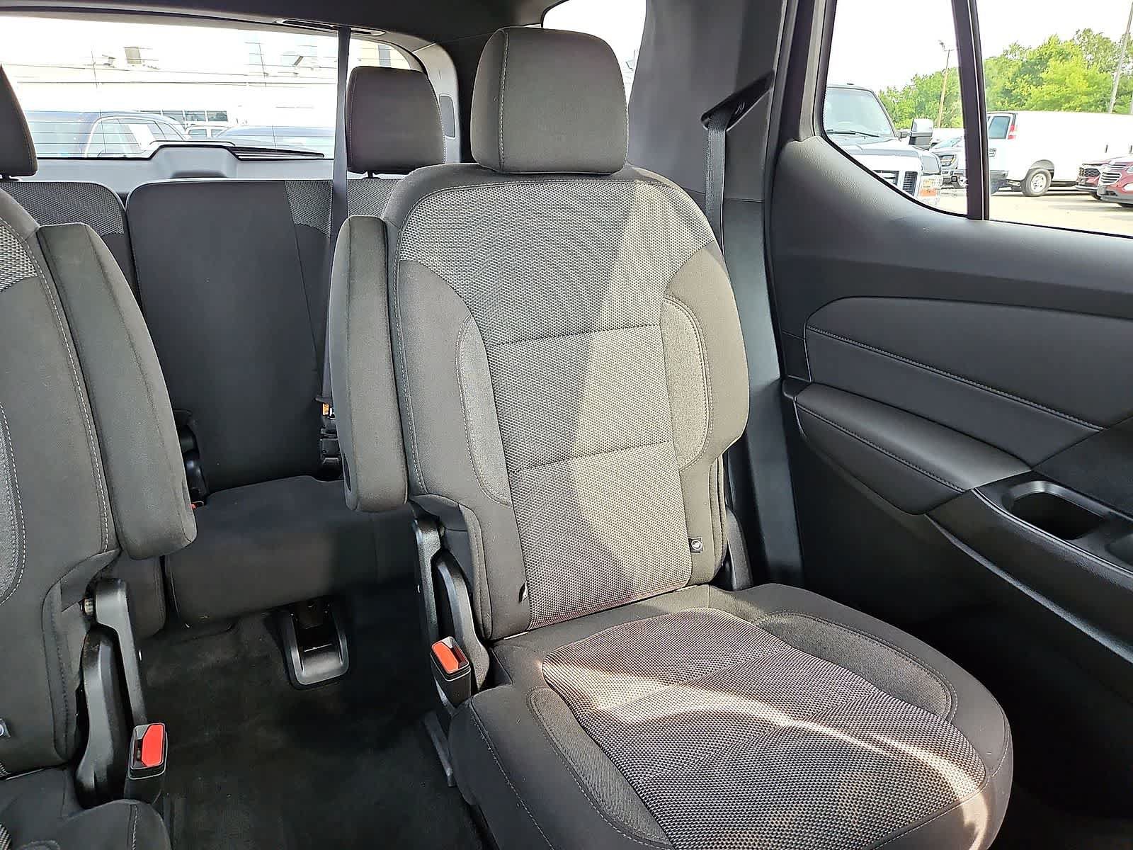 Used 2023 Chevrolet Traverse LT FWD image 15