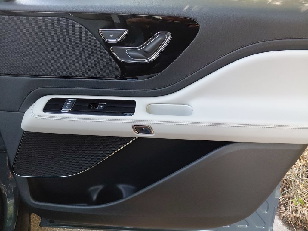 New 2026 Lincoln Aviator AWD image 60