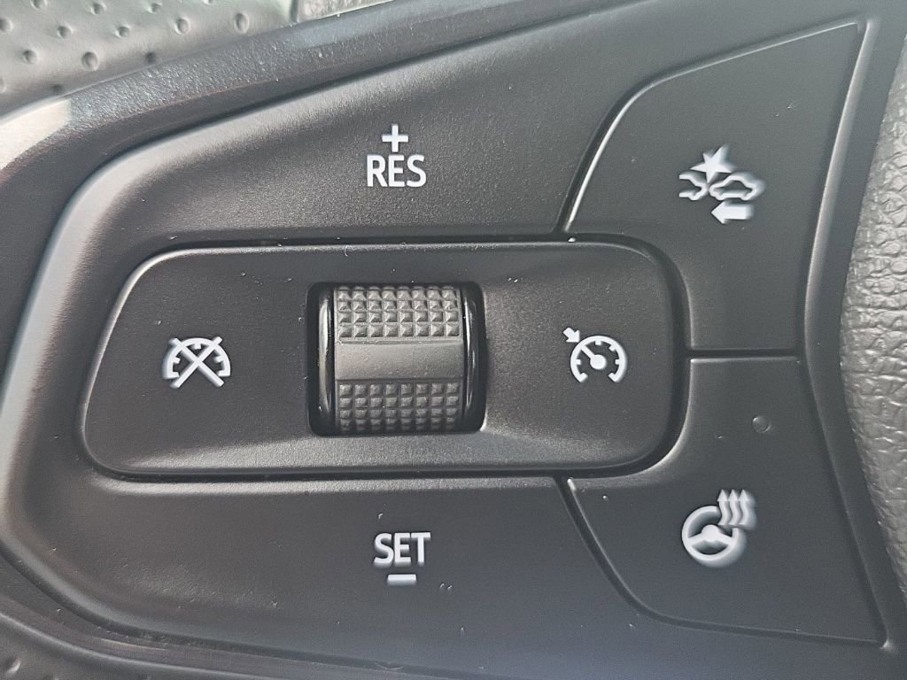 Used 2024 Chevrolet Trax RS FWD image 22
