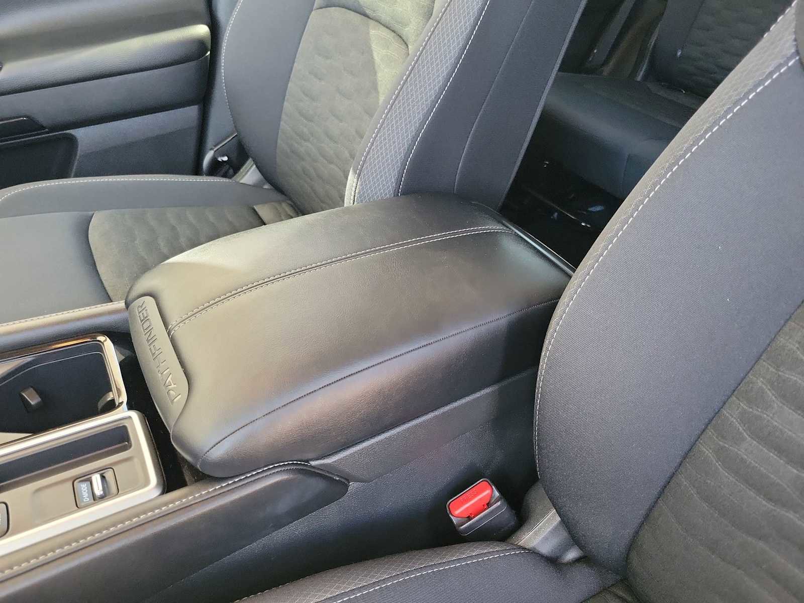 Used 2025 Nissan Pathfinder SV w/ Cargo Package image 12