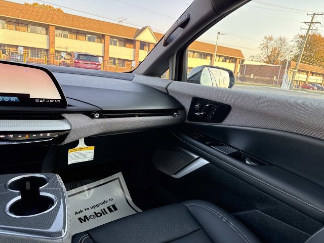 Certified 2025 Cadillac Optiq Sport 2 w/ LPO, Floor Liner Package AWD/4WD image 31