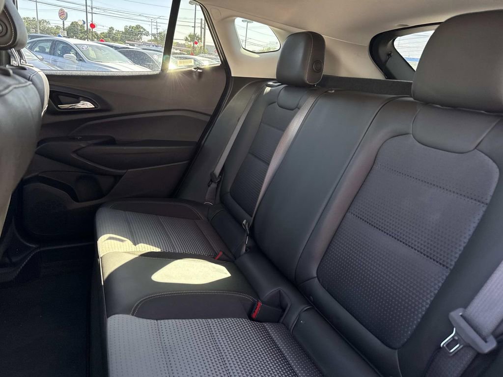 Certified 2025 Chevrolet Trax LT w/ LT Convenience Package image 16