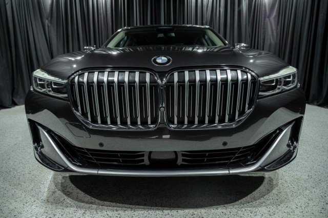 Used 2021 BMW 750i xDrive w/ Luxury Rear Seating Package AWD/4WD image 2