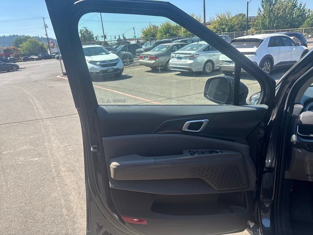 Used 2026 Kia Carnival LXS FWD image 21