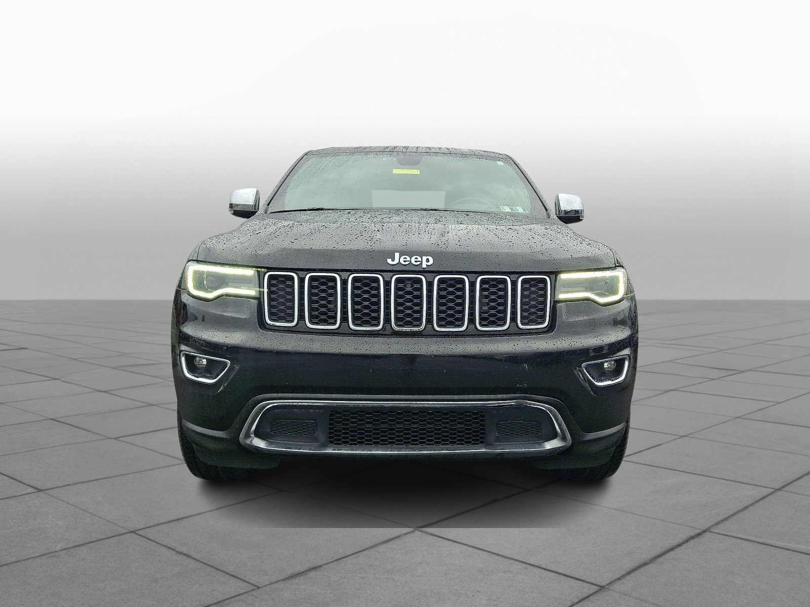 Used 2019 Jeep Grand Cherokee Limited w/ Luxury Group II image 2