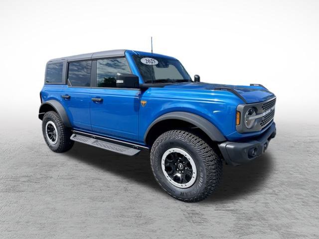 Used 2025 Ford Bronco Badlands image 3