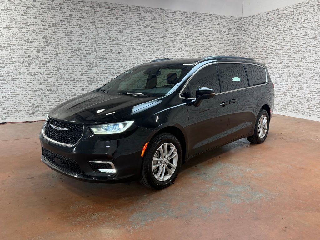 Used 2022 Chrysler Pacifica Touring image 3