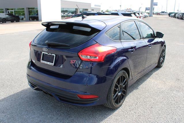 Used 2016 Ford Focus ST FWD image 5