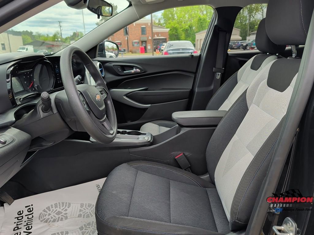 Used 2024 Chevrolet Trax LS w/ LS Convenience Package FWD image 15