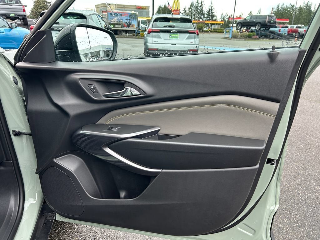 New 2026 Chevrolet Trax ACTIV w/ Sunroof Package FWD image 25