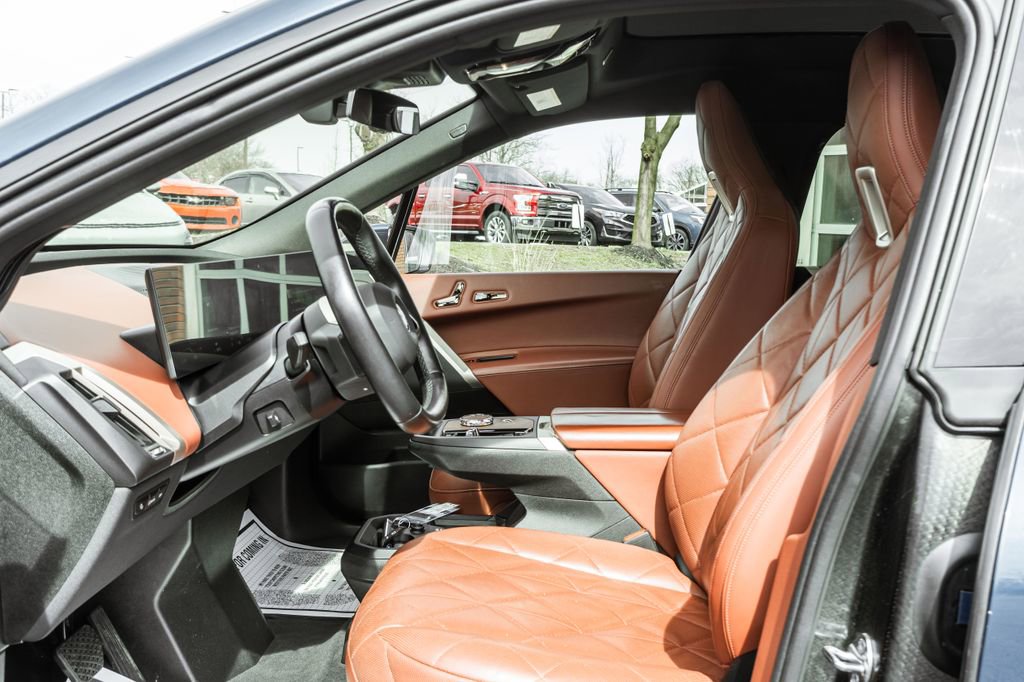 Used 2023 BMW iX xDrive50 w/ Premium Package image 29