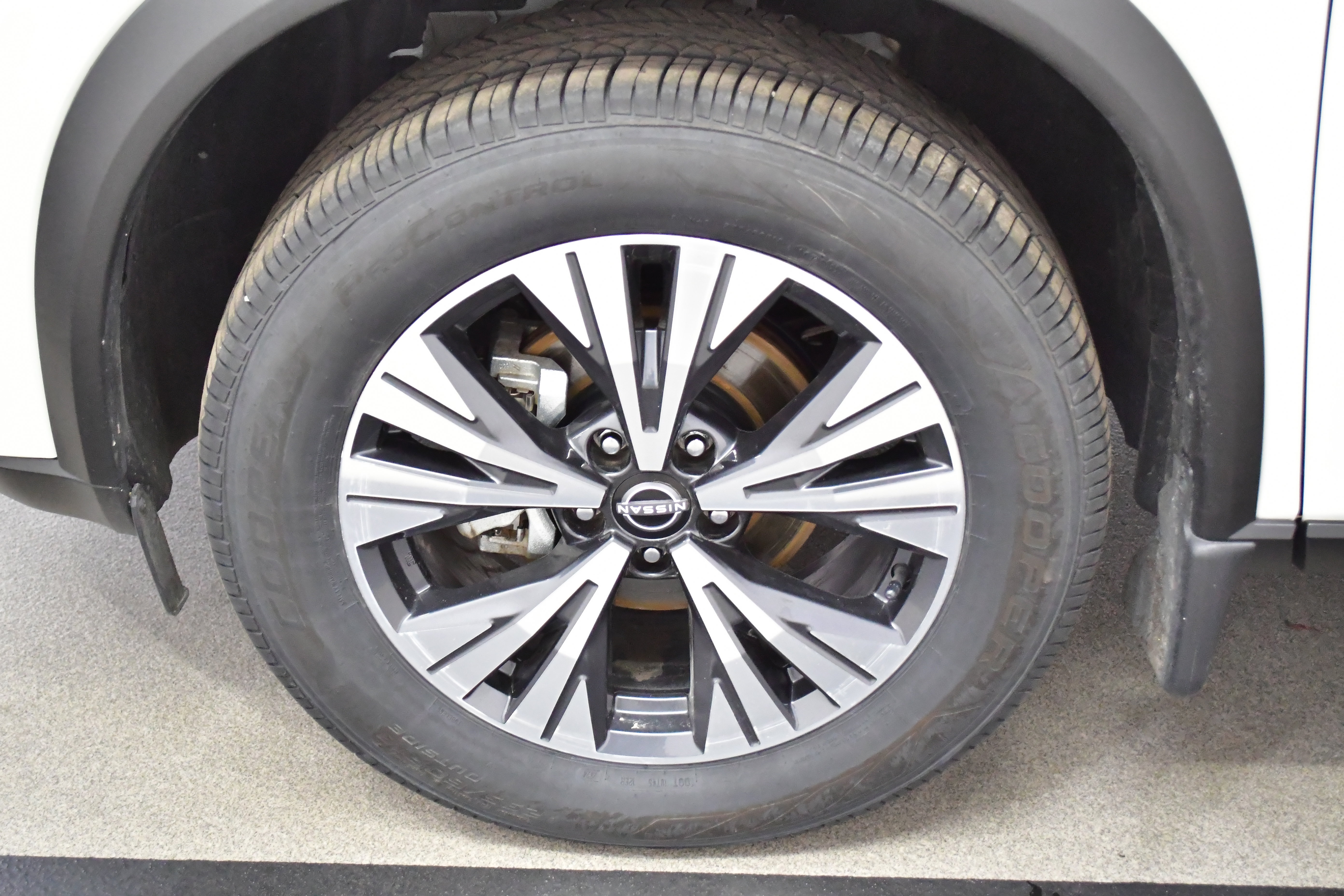 Used 2023 Nissan Rogue SV image 58