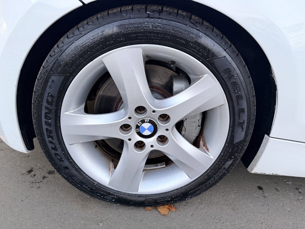 Used 2011 BMW 135i Convertible image 7