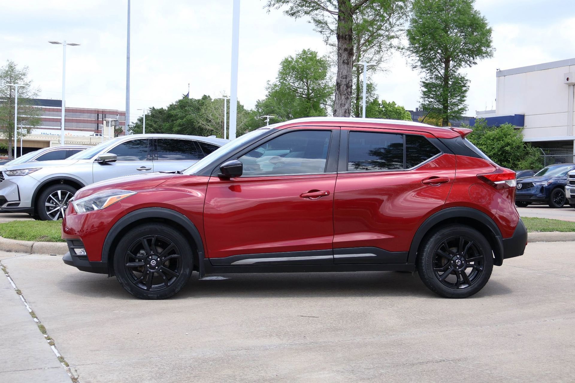 Used 2020 Nissan Kicks SR w/ SR Premium Package image 3
