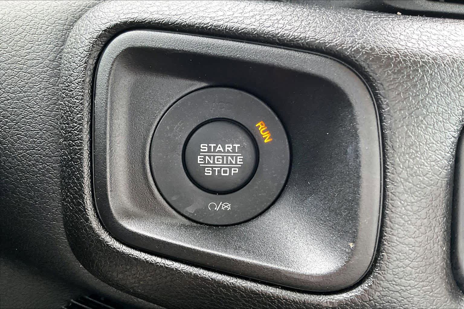 Used 2024 Jeep Gladiator Sport AWD/4WD image 34