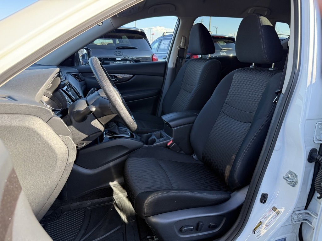 Used 2019 Nissan Rogue SV image 27