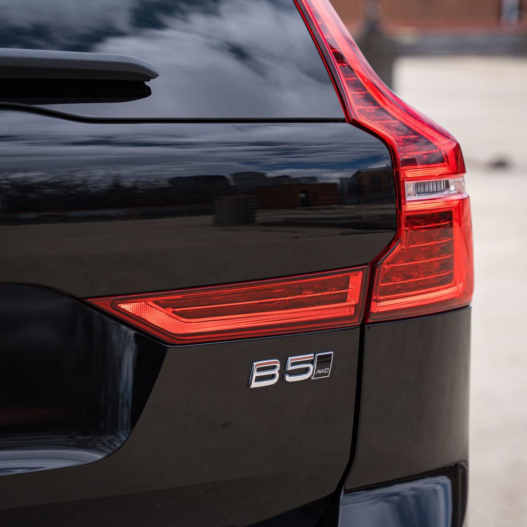 Certified 2023 Volvo XC60 B5 Plus w/ Climate Package image 6