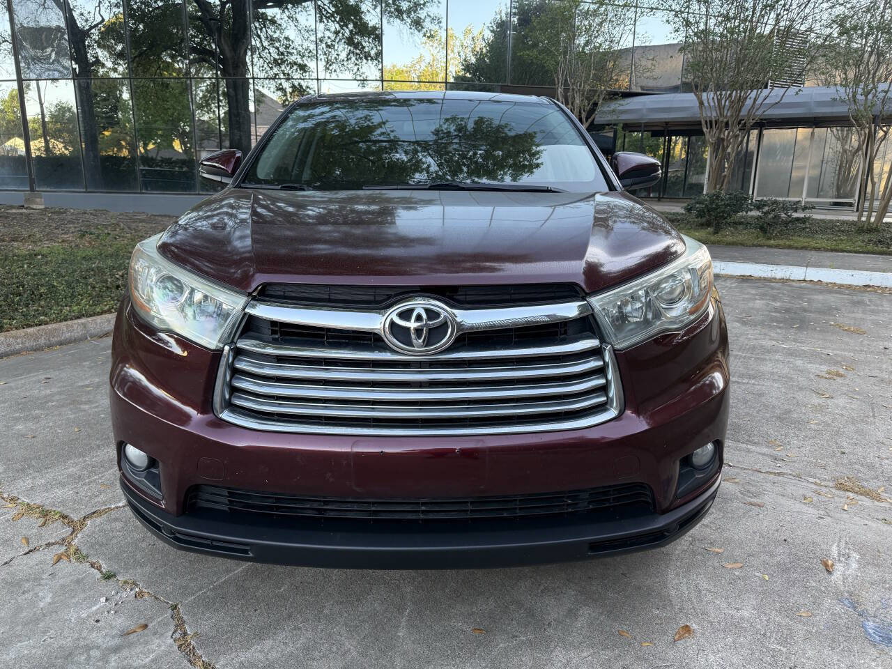 Used 2015 Toyota Highlander Plus FWD image 2